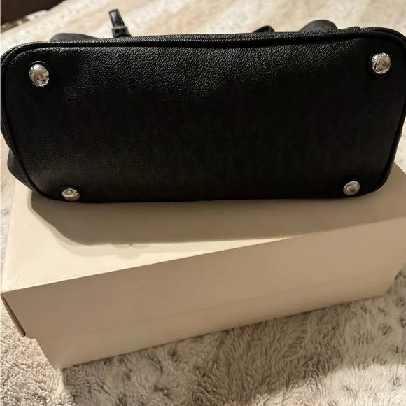 Michael Kors Jet Set Signature Large Tote Bag in Black - EUC - Picture 7 of 11